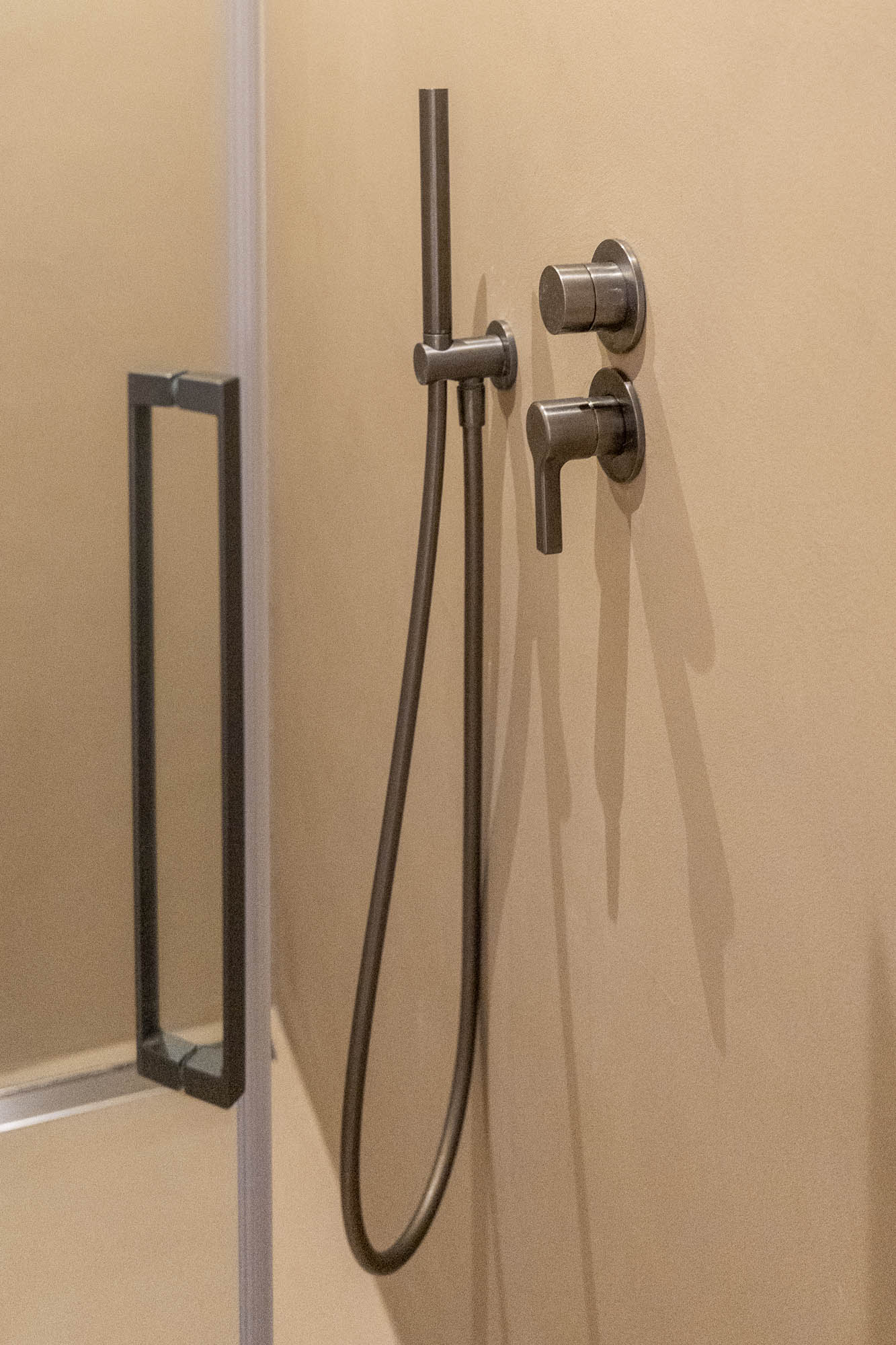 La doccia walk-in in resina naturale