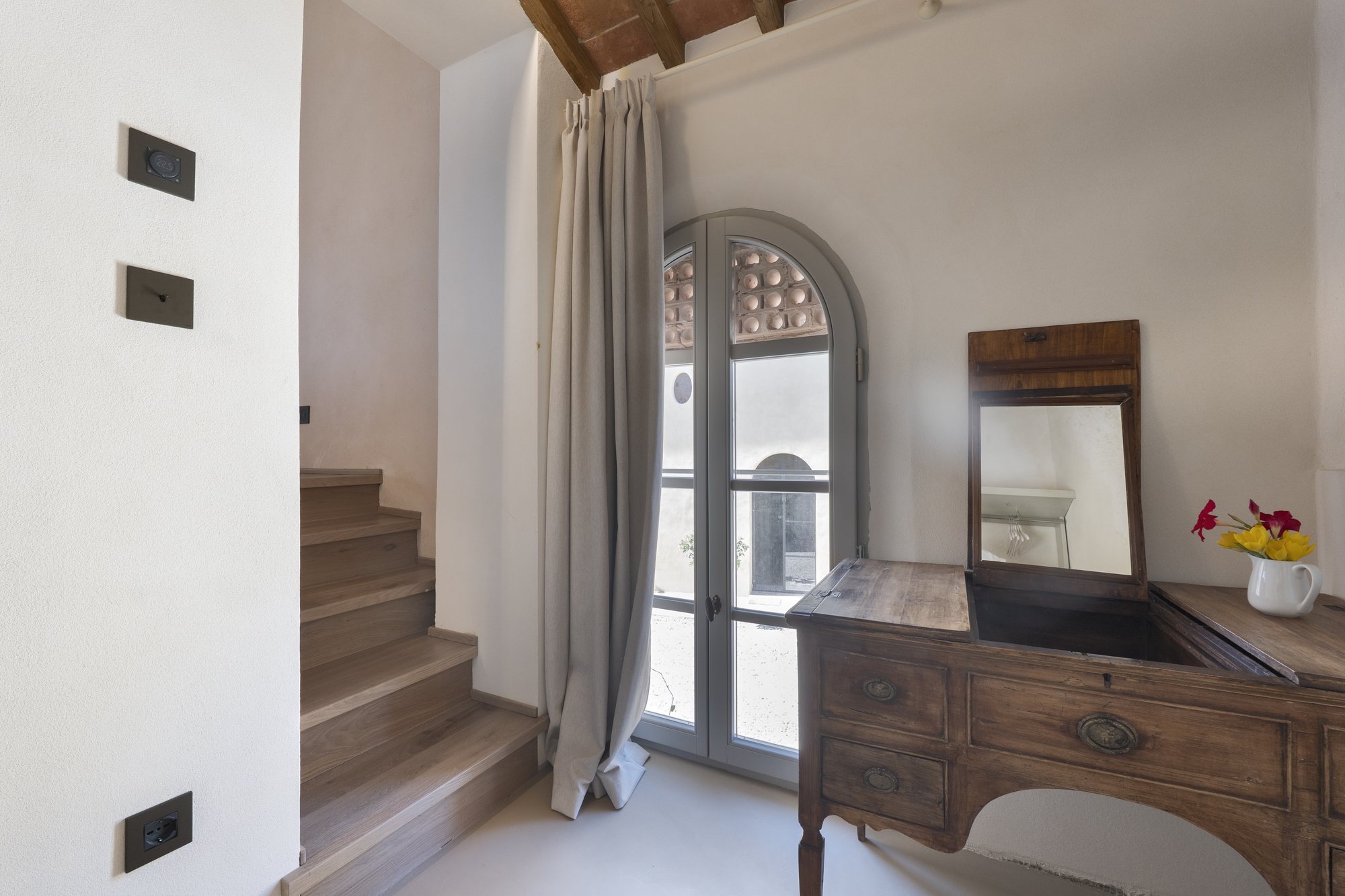 Il Cottage — la scala e la toeletta antica