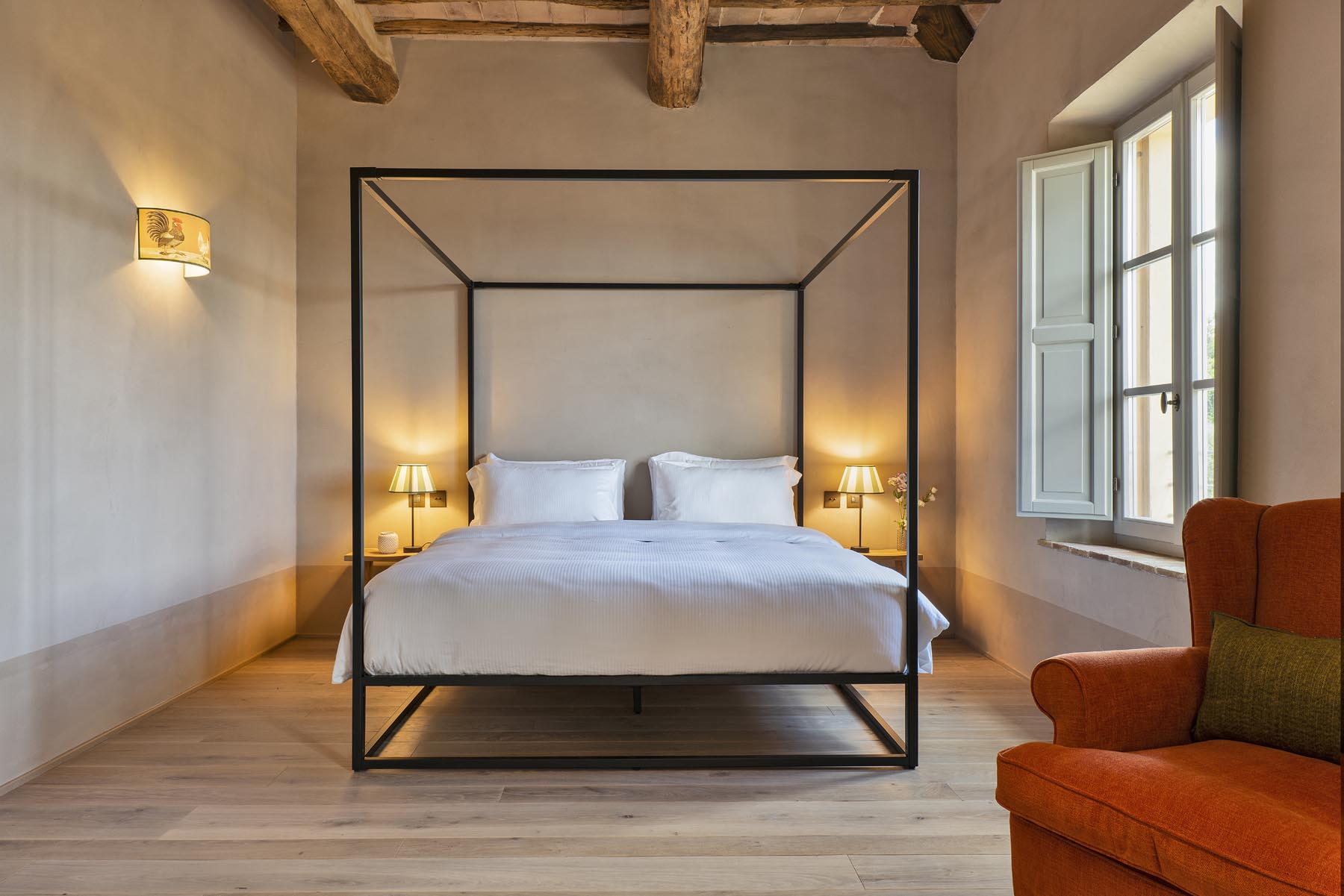 Gallo Nero — il letto a baldacchino della suite nel casale